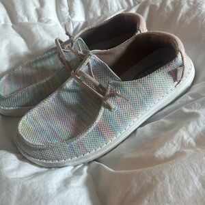 HeyDudes girls sz 4Y.  Like new!  Adorable pastels with muted pink accent.